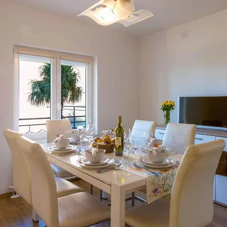 In 5538 Apartment