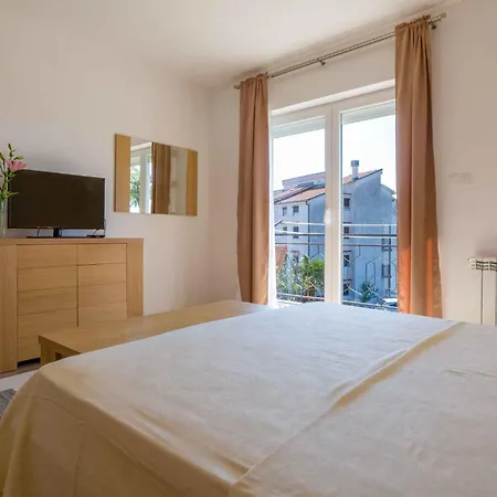 Apartament In 5538